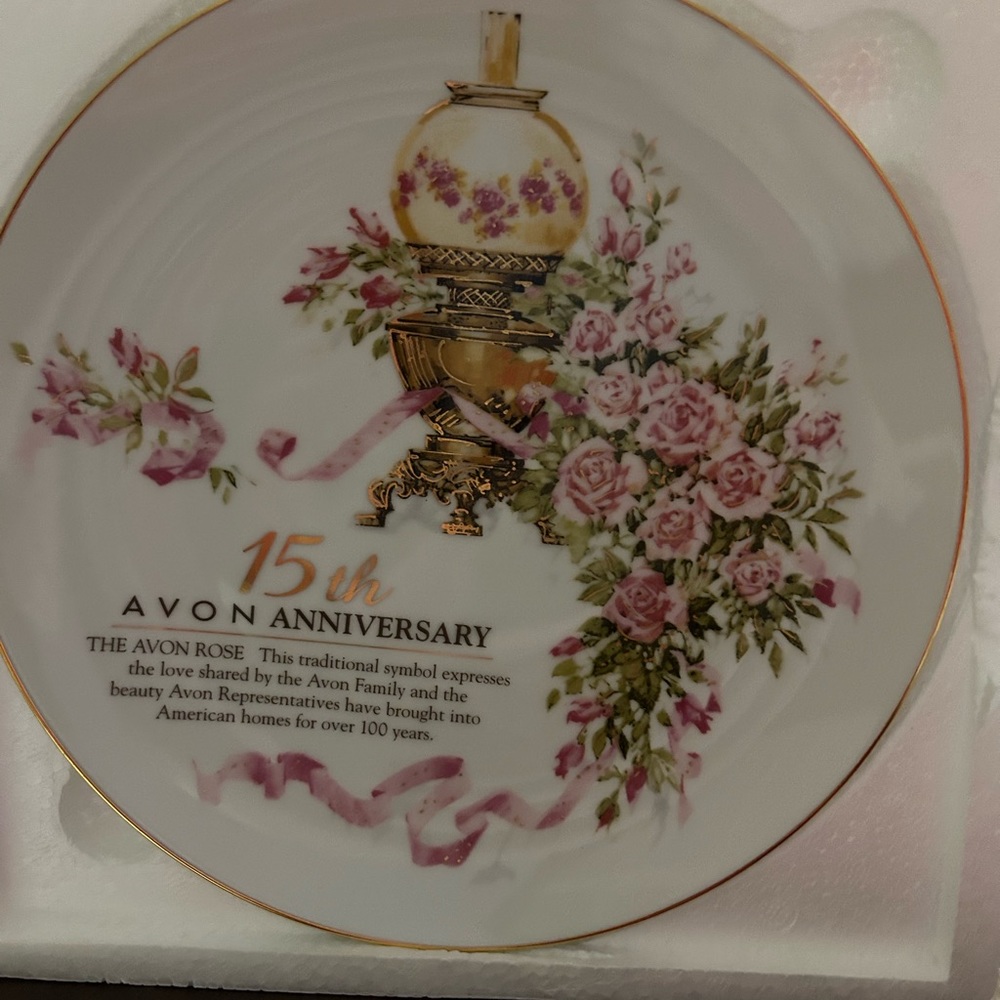 15th Anniversary collector plate The Avon Rose